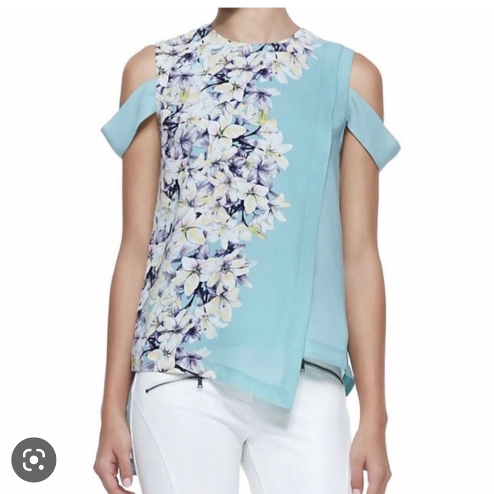 BCBG Cold shoulders top